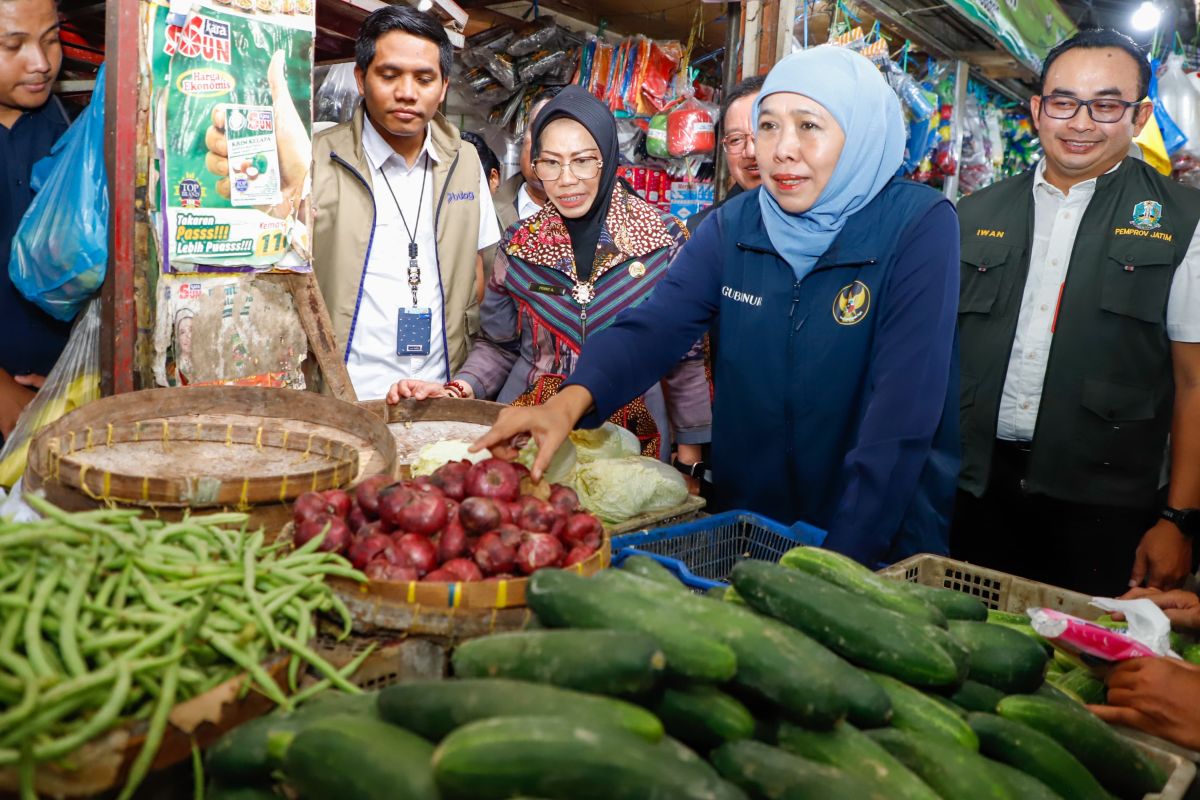 Khofifah instruksikan perbanyak distribusi dan suplai bahan pokok