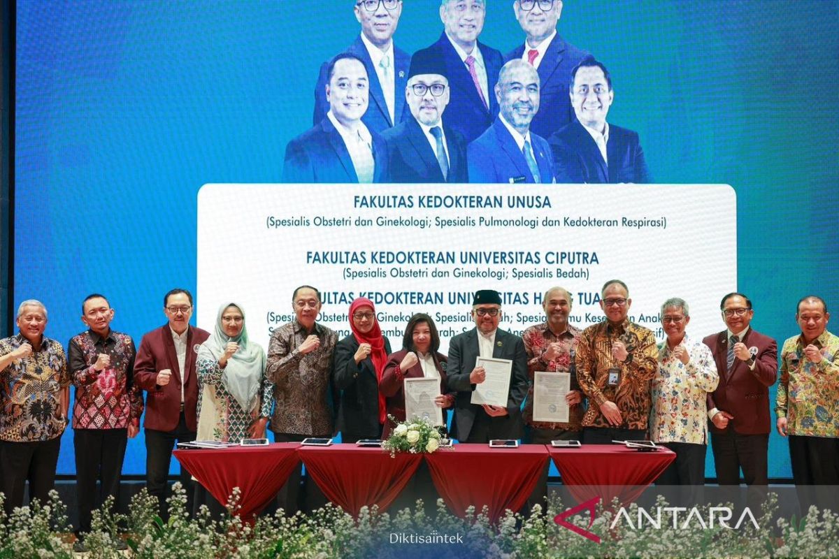 Akselerasi spesialis, Kemdiktisaintek resmikan 9 PPDS baru di Surabaya