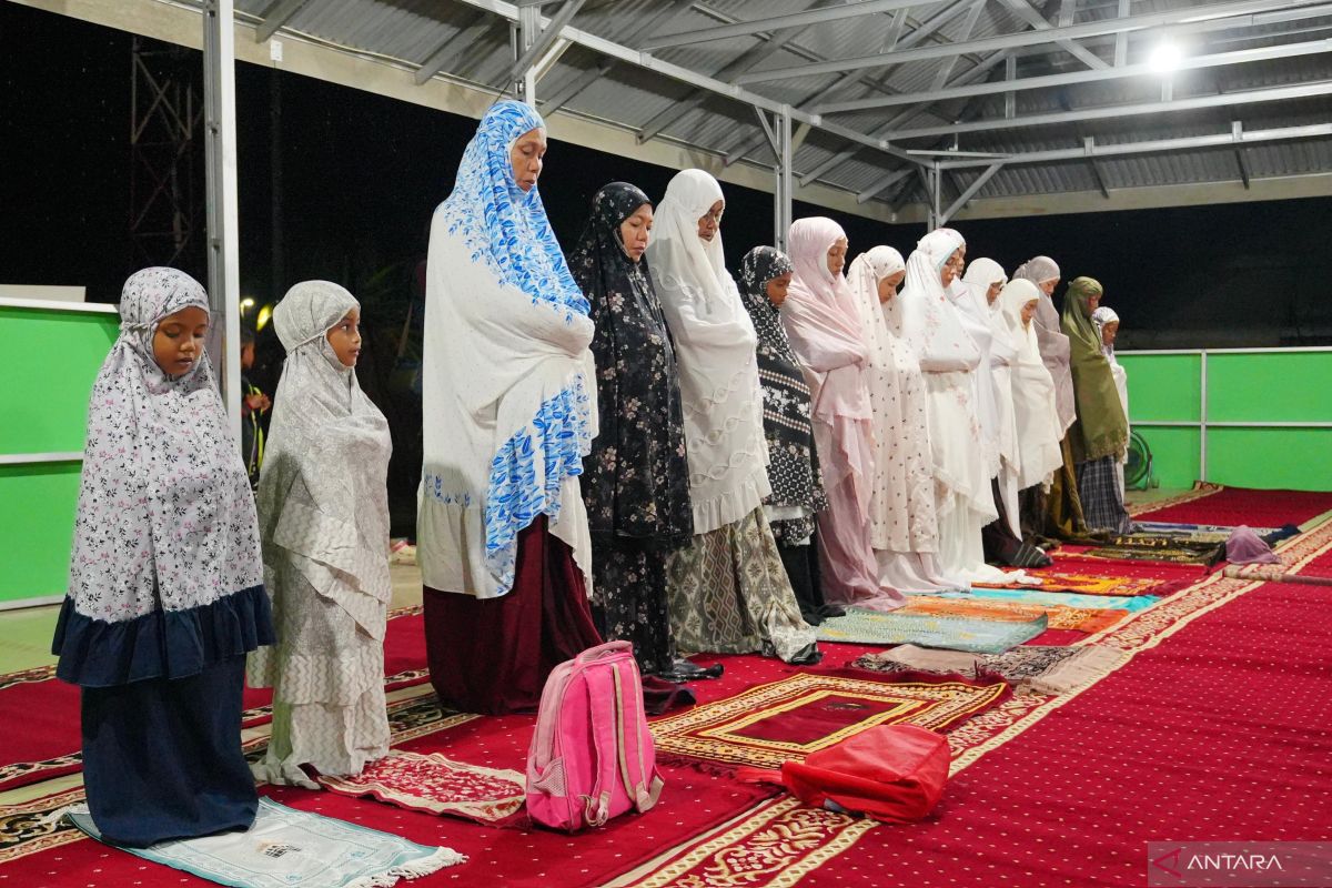 Warga Pidie Jaya gelar tarawih perdana di meunasah darurat Baznas