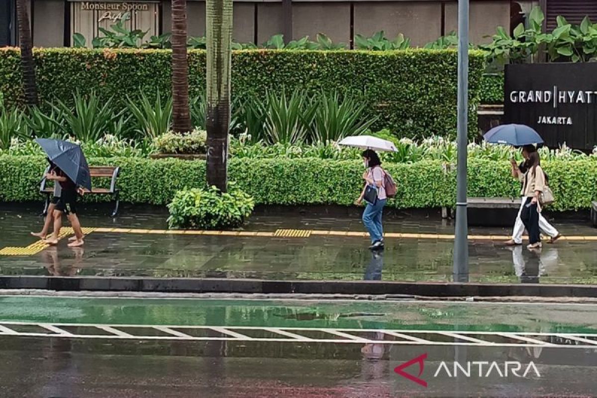 Jakarta diperkirakan hujan pada Selasa pagi hingga malam