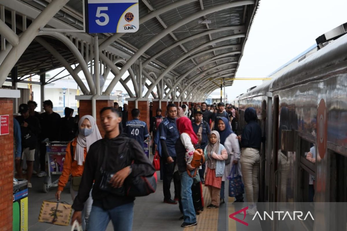 10 ribu pemudik ke luar Bandung gunakan kereta api pada H-5 Lebaran