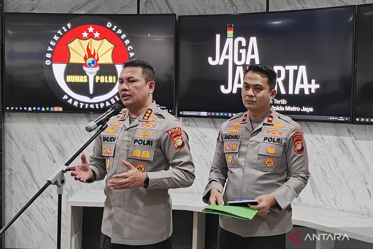 Kasus Pandji Pragiwaksono, Polisi periksa dua pembuka acara "Mens Rea"
