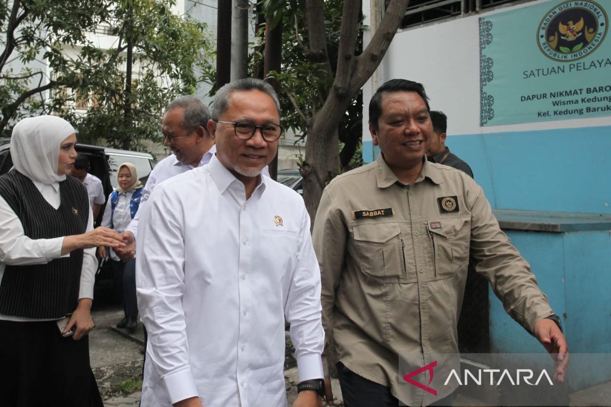 Zulhas tinjau SPPG Surabaya pastikan layanan optimal saat Ramadhan