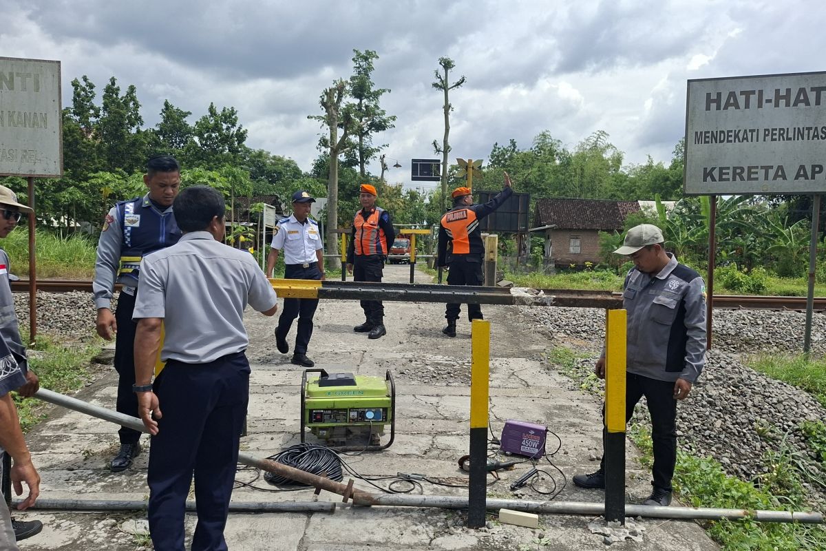 Daop 7 tutup pelintasan sebidang di Blitar