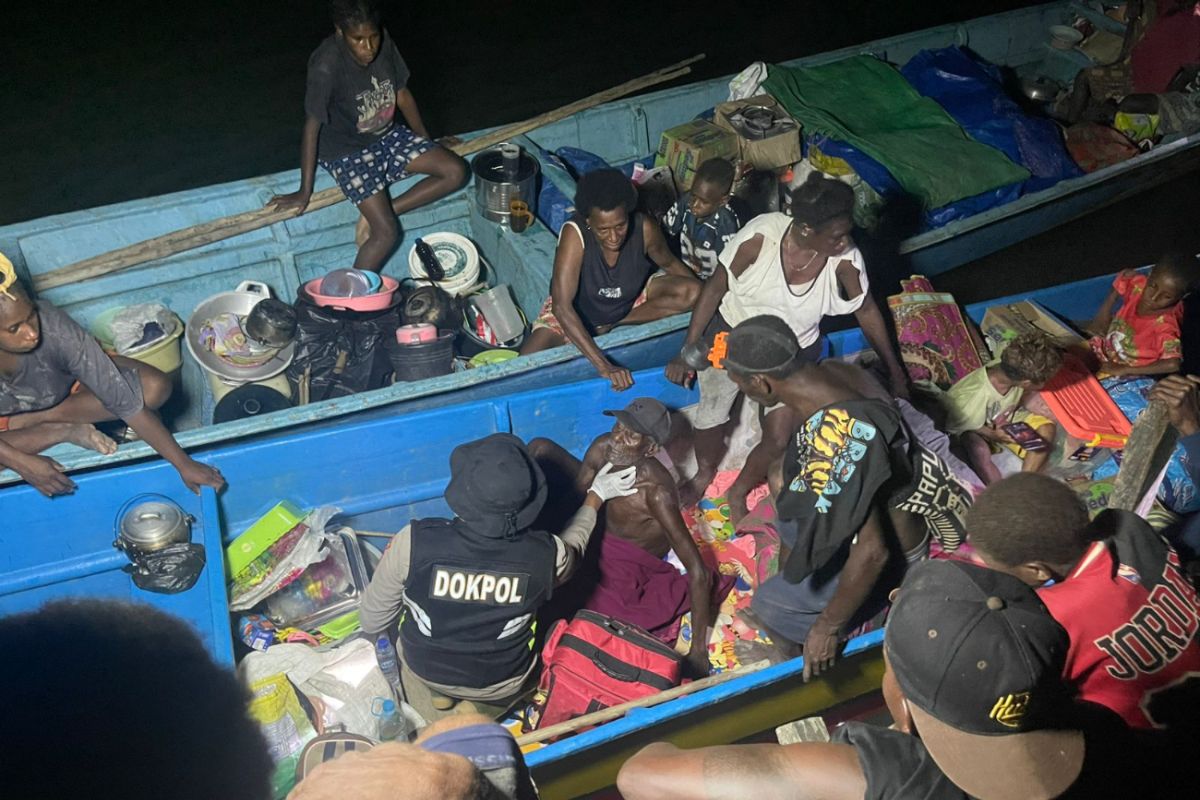 Polres Mimika beri layanan kehatanan gratis untuk warga di pedalaman