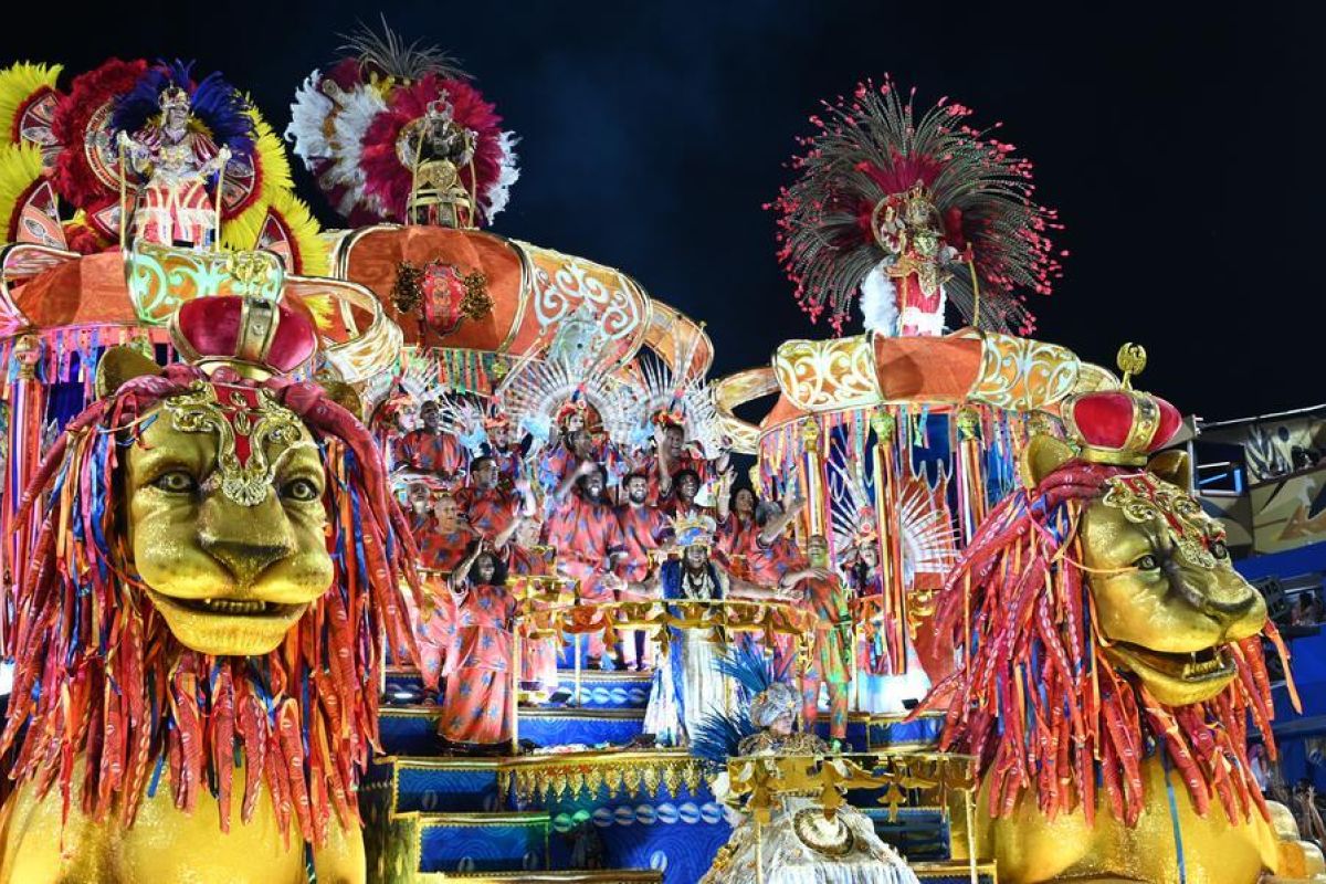 Brasil mulai karnaval akhir pekan dengan perayaan jalanan besar-besaran