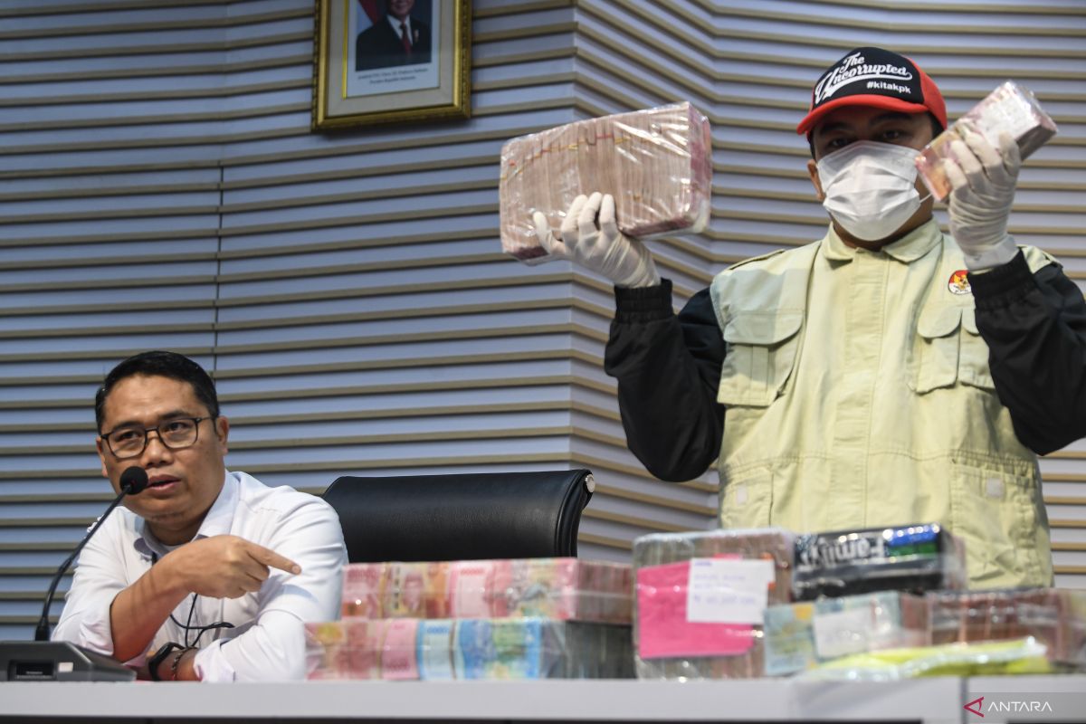 KPK duga Wali Kota Madiun Maidi terima gratifikasi hingga Rp1,3 miliar