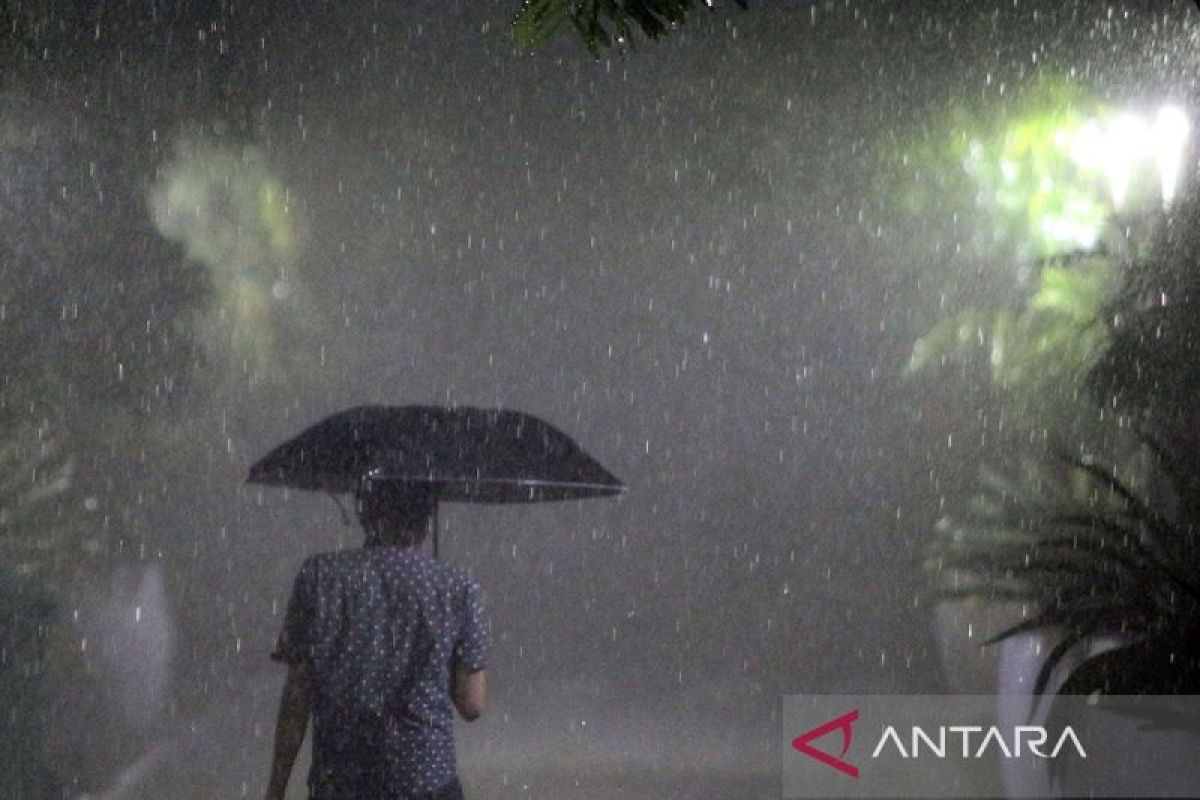 BMKG prakirakan cuaca di kota-kota besar umumnya diguyur hujan