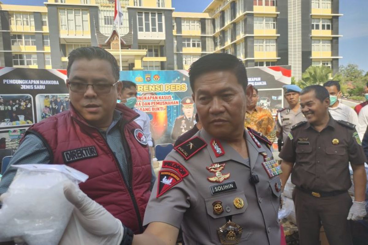 Polisi sita 7,9 kg sabu hendak diselundupkan via Bandara Minangkabau