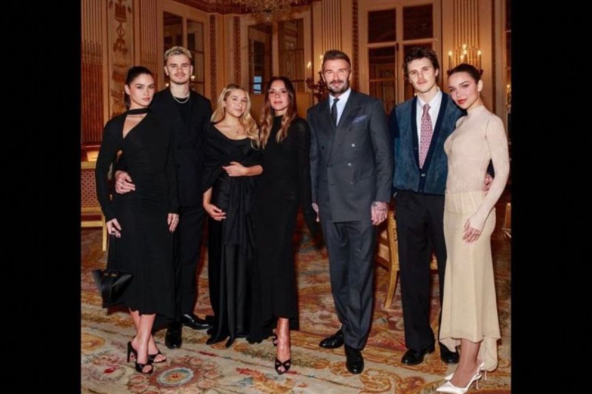 David-Victoria Beckham unggah foto tanpa Brooklyn usai konflik mencuat