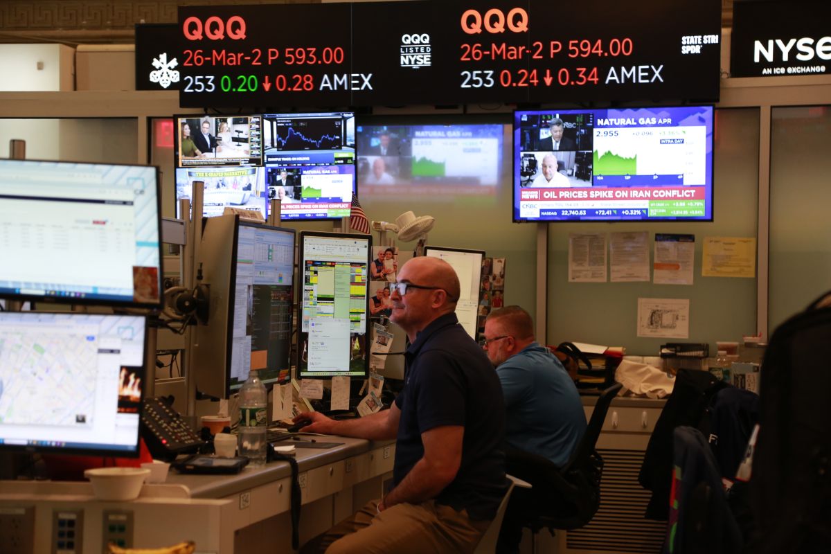 Saham AS anjlok seiring melonjaknya harga minyak