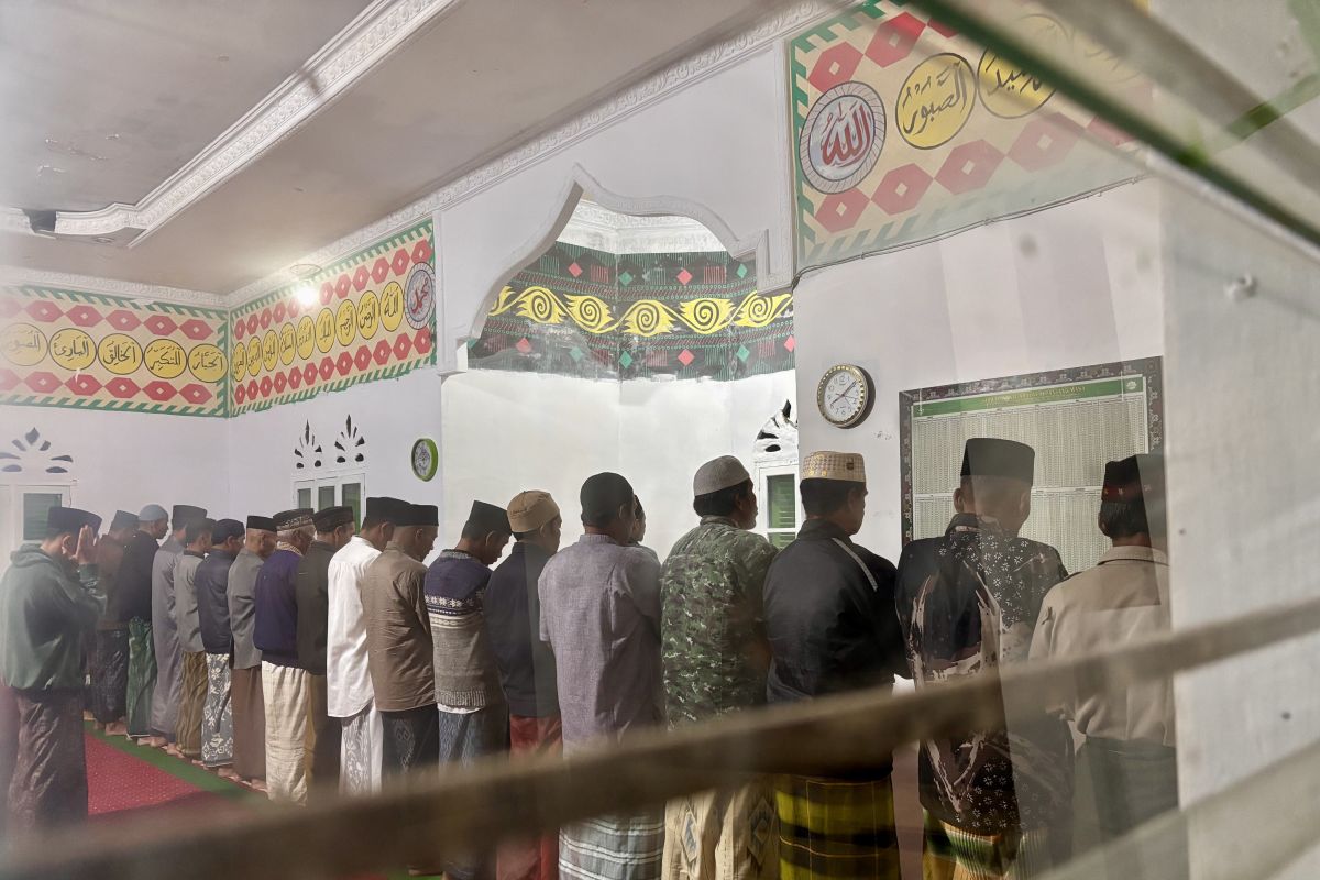 Penyintas bencana di Lut Tawar jalani tarawih perdana