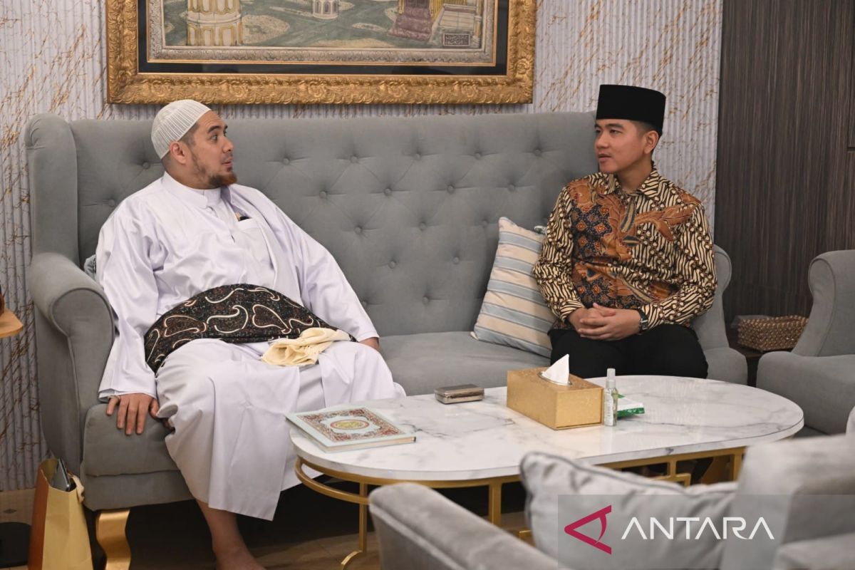 Tak hanya Habib Ali Habsyi, Gibran juga temui Habib Jindan di Banten