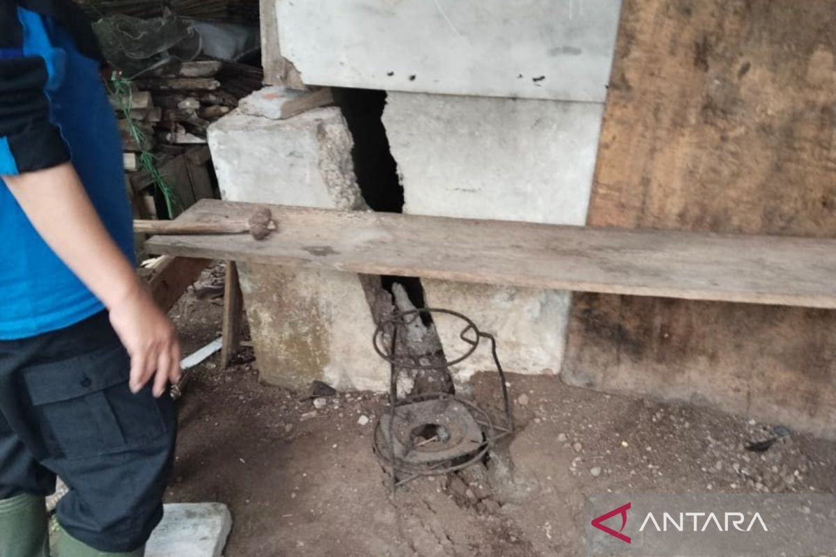 Puluhan rumah di Tasikmalaya terancam rusak karena tanah bergerak