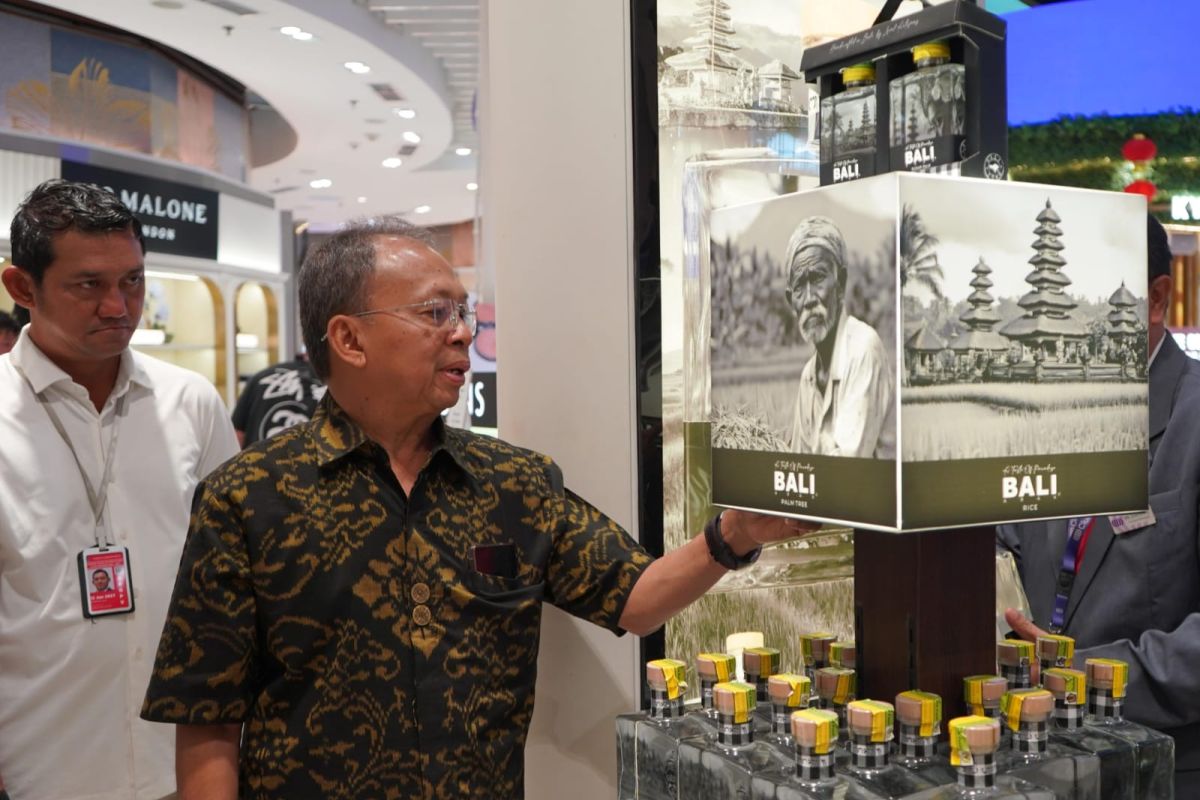Koster minta produk arak Bali diperbanyak di gerai bandara