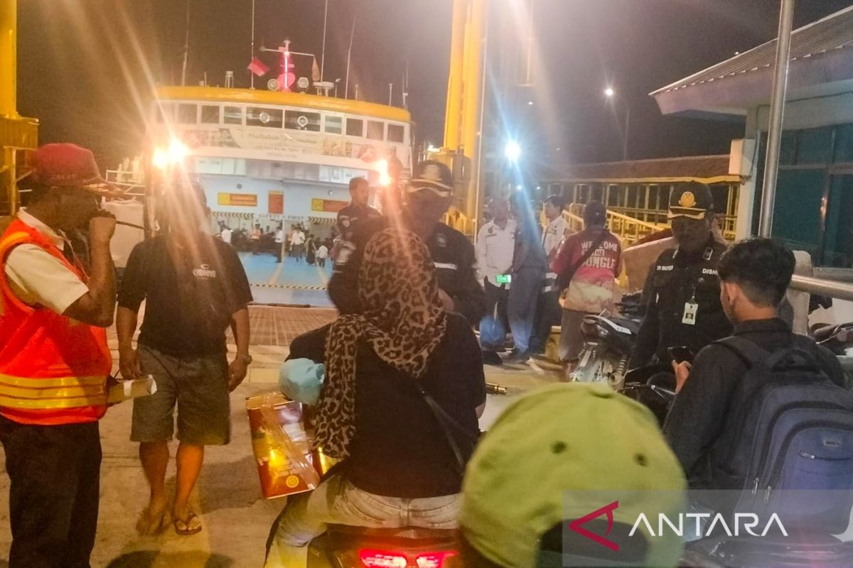 Kapal feri mudik gratis perdana Situbondo-Madura angkut 331 penumpang