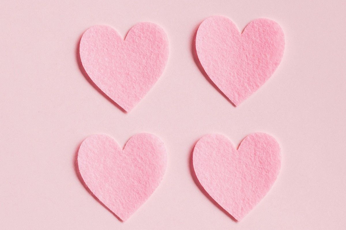 Hukum mencium istri saat berpuasa