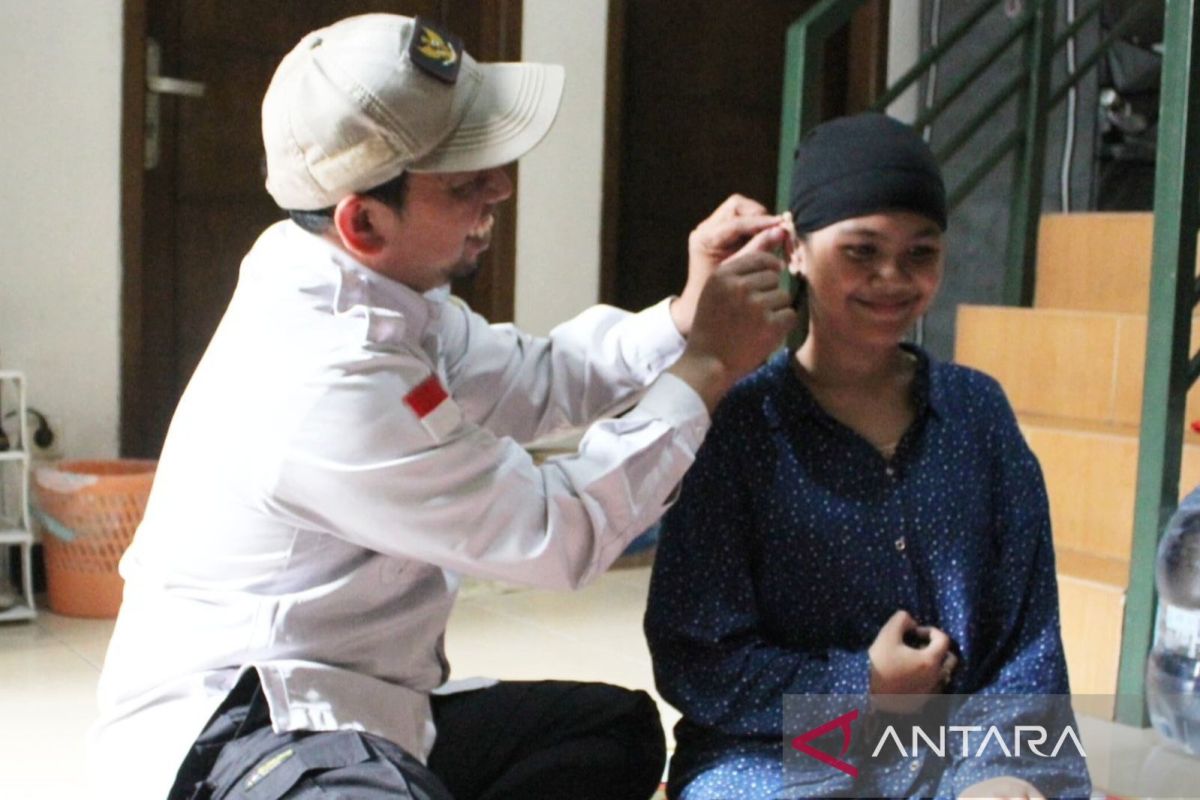 Baznas RI bantu alat bantu dengar untuk anak disabilitas di Tebet