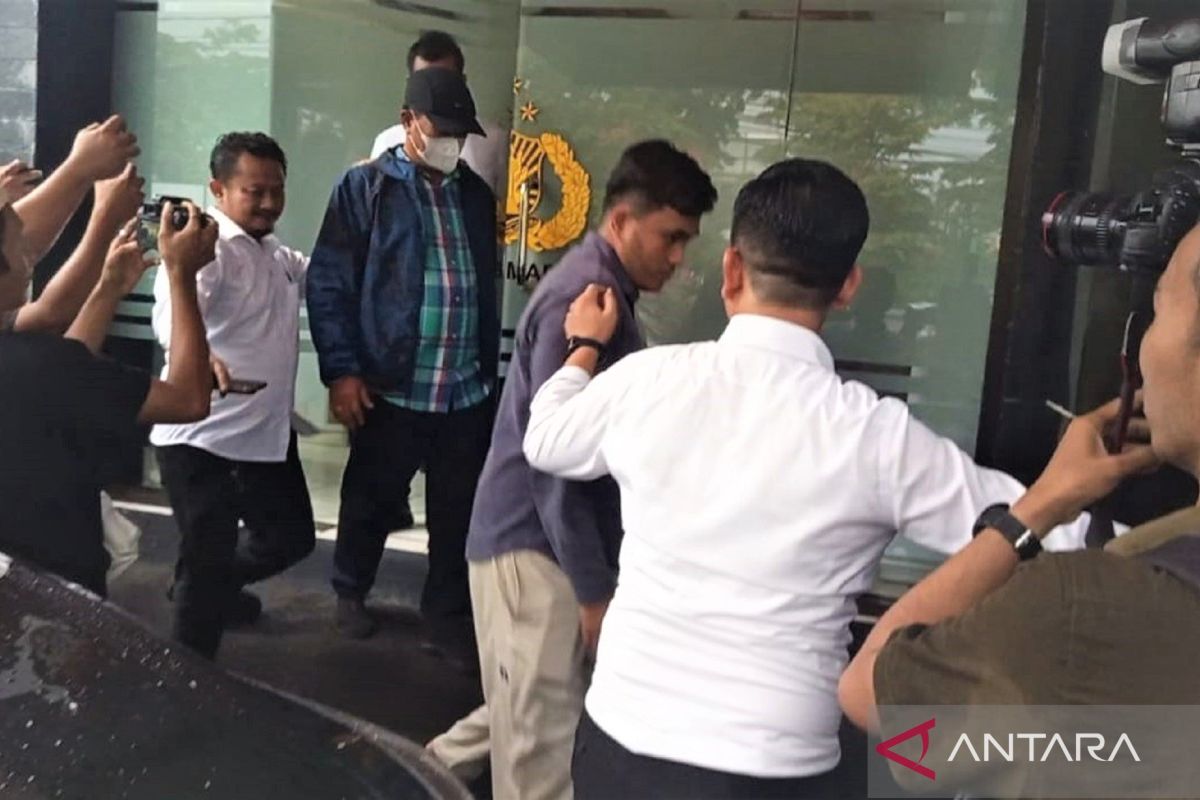 Maidi dan sejumlah pejabat pemkot dibawa KPK ke Jakarta