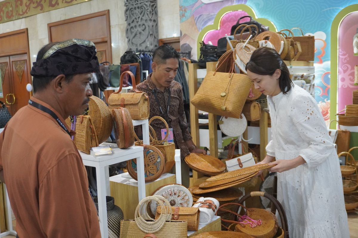 UMKM Pertamina bukukan penjualan Rp1,9 miliar saat pembukaan Inacraft