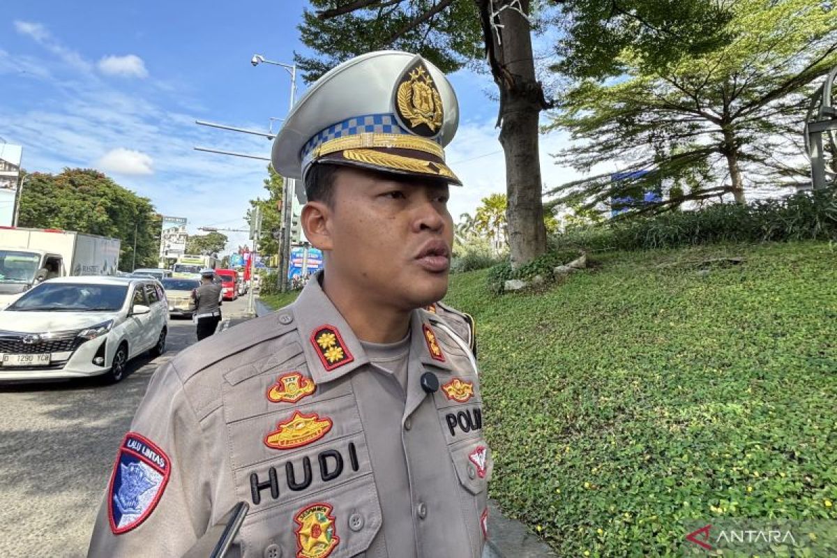 Hukum kemarin, arus lalu lintas Imlek hingga standar ganda Jokowi