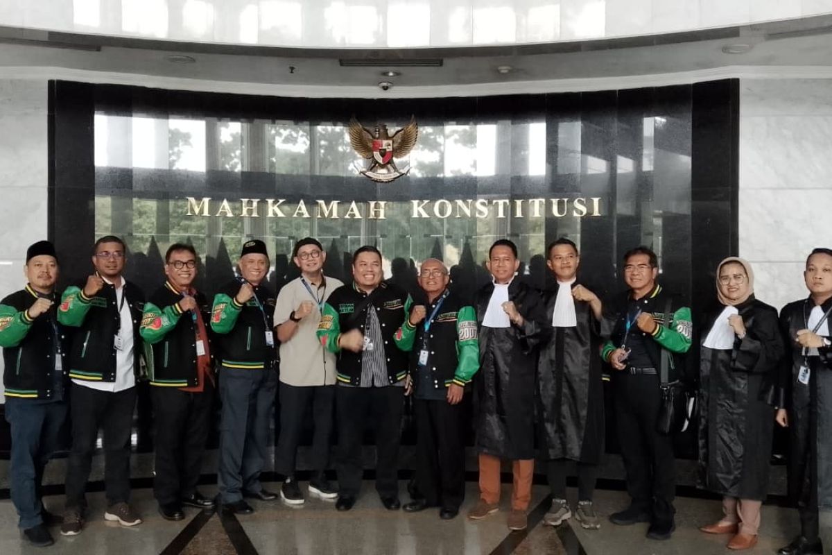 MK diminta hapuskan ketentuan umrah mandiri dalam UU Haji dan Umrah