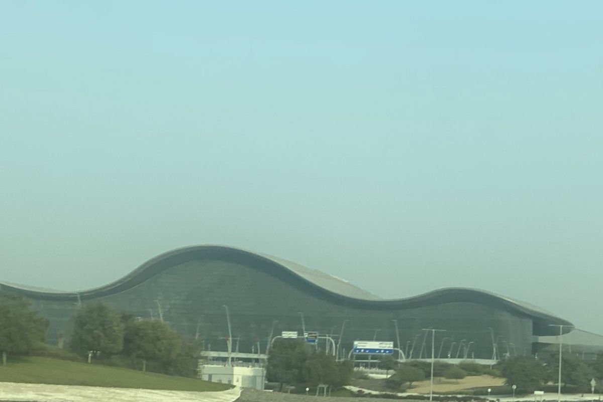 Penerbangan di UEA mulai beroperasi terbatas