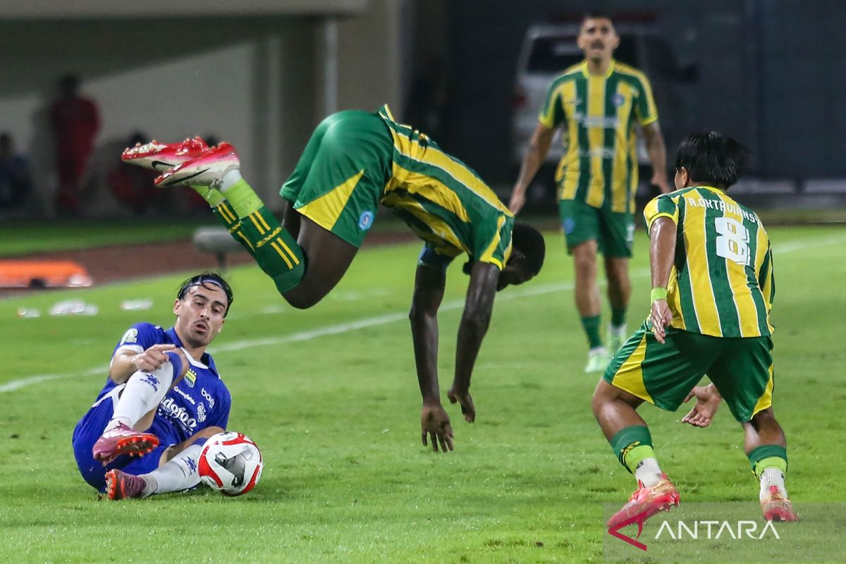 Jadwal Super League: Persib jamu PSBS, Persija tantang Madura United