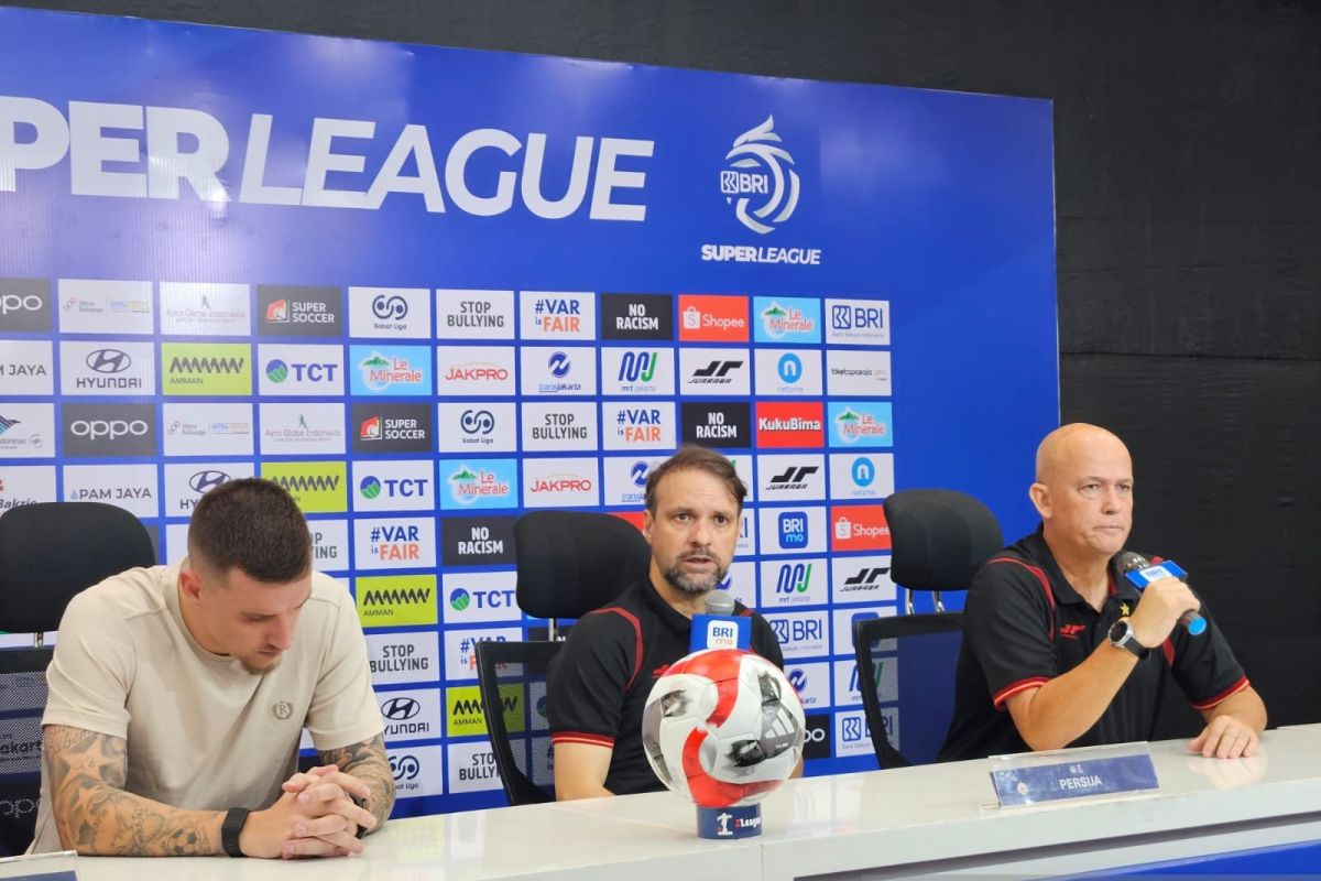 Souza kritik kondisi lapangan JIS usai Persija ditahan imbang Dewa