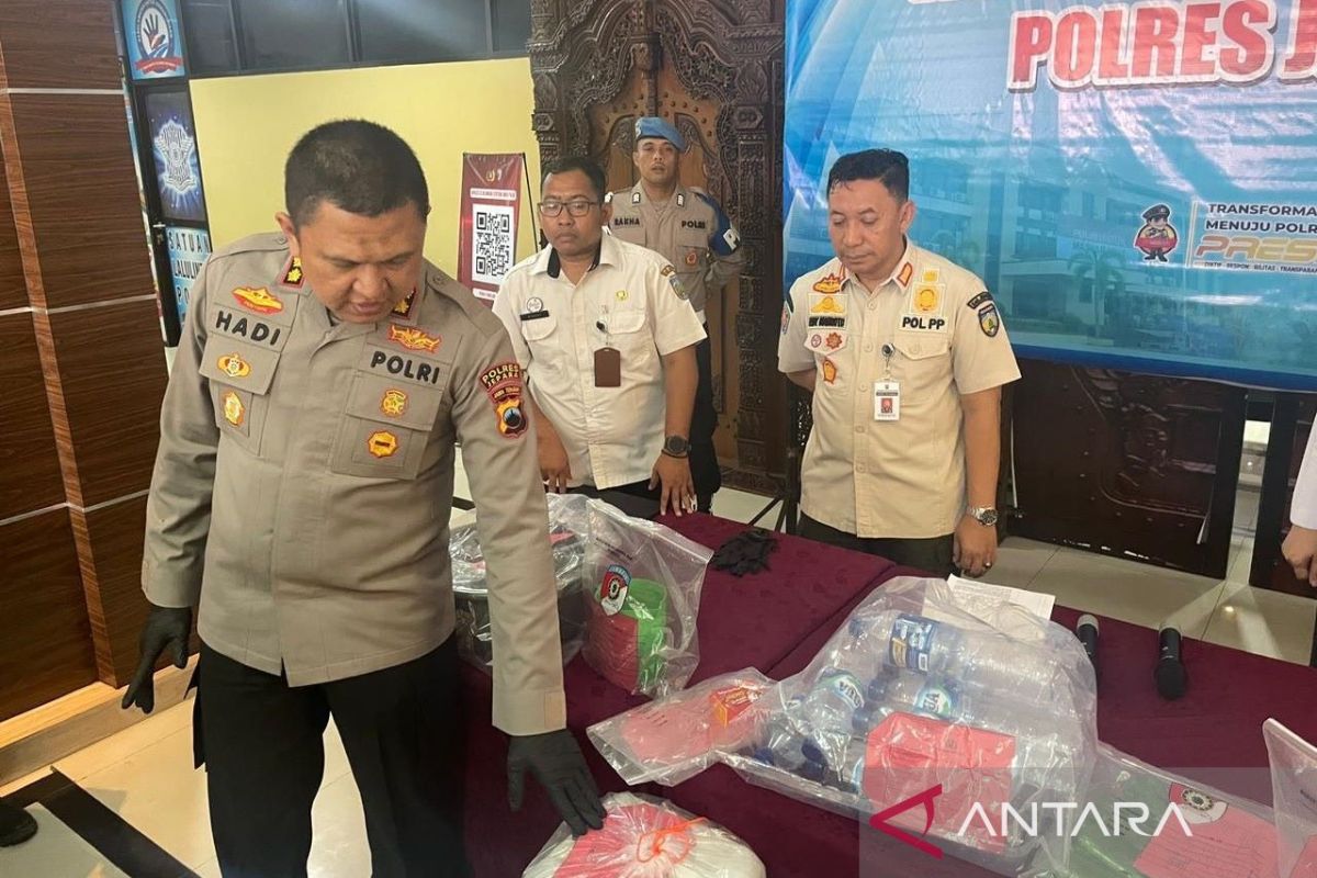 Polisi tetapkan tiga tersangka kasus minuman keras oplosan di Jepara
