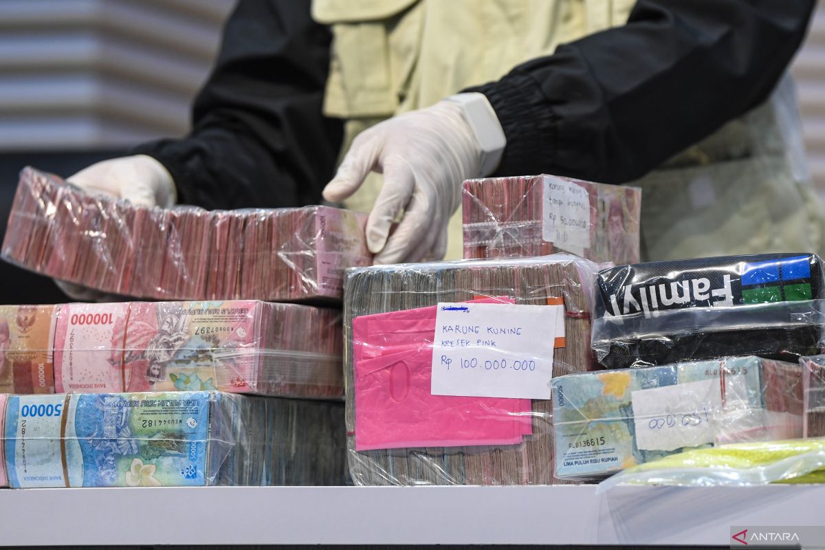 KPK sita Rp550 juta dalam kasus korupsi yang libatkan Wali Kota Madiun