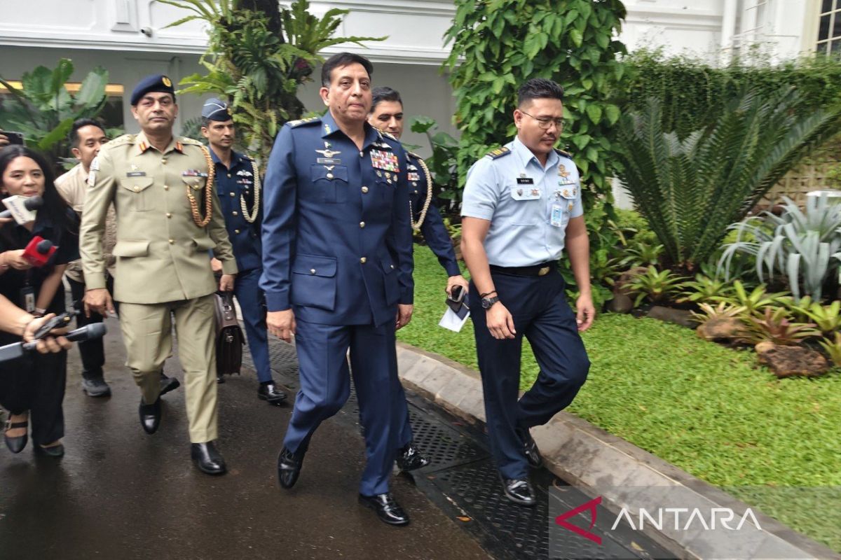 Dubes dan Kepala Staf AU Pakistan sambangi Istana Kepresidenan