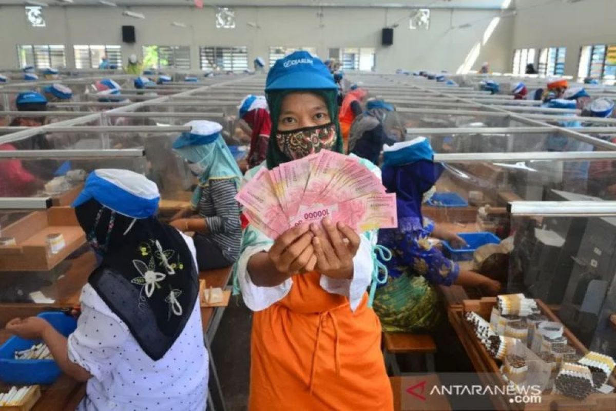 Anggota DPR usul THR dibayarkan dua minggu sebelum Lebaran