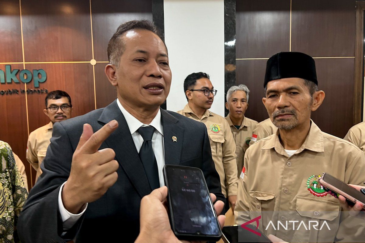 Menkop tegaskan Kopdes siap produksi genteng sesuai arahan Prabowo