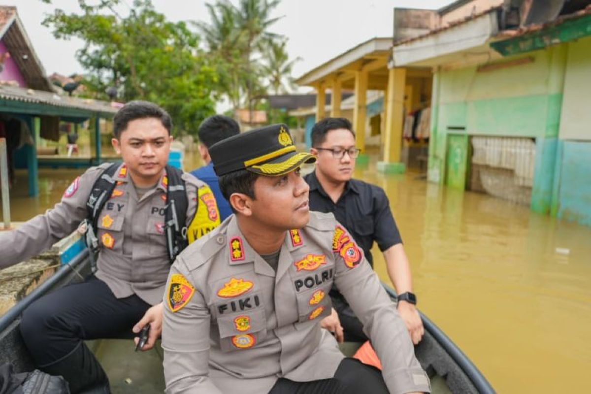 Polres Karawang intensifkan patroli pengamanan di lokasi banjir