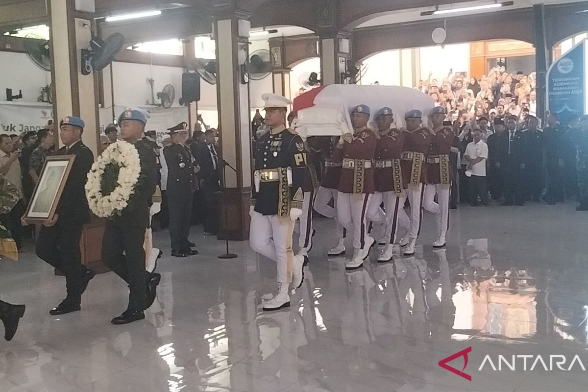 Panglima terima jenazah Try Sutrisno untuk dimakamkan secara militer