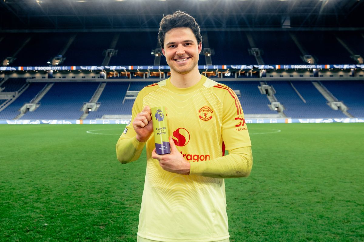 Dipuji van der Sar, Senne Lammens bahagia