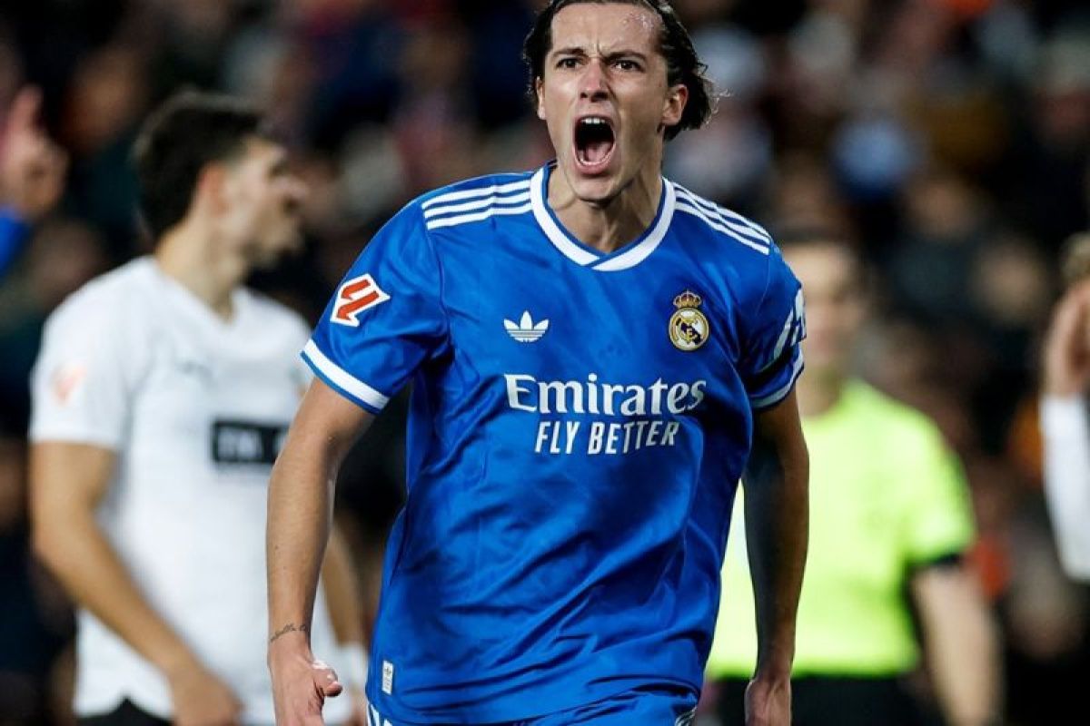 Menang 2-0 di kandang Valencia, Real Madrid jaga jarak dari Barcelona