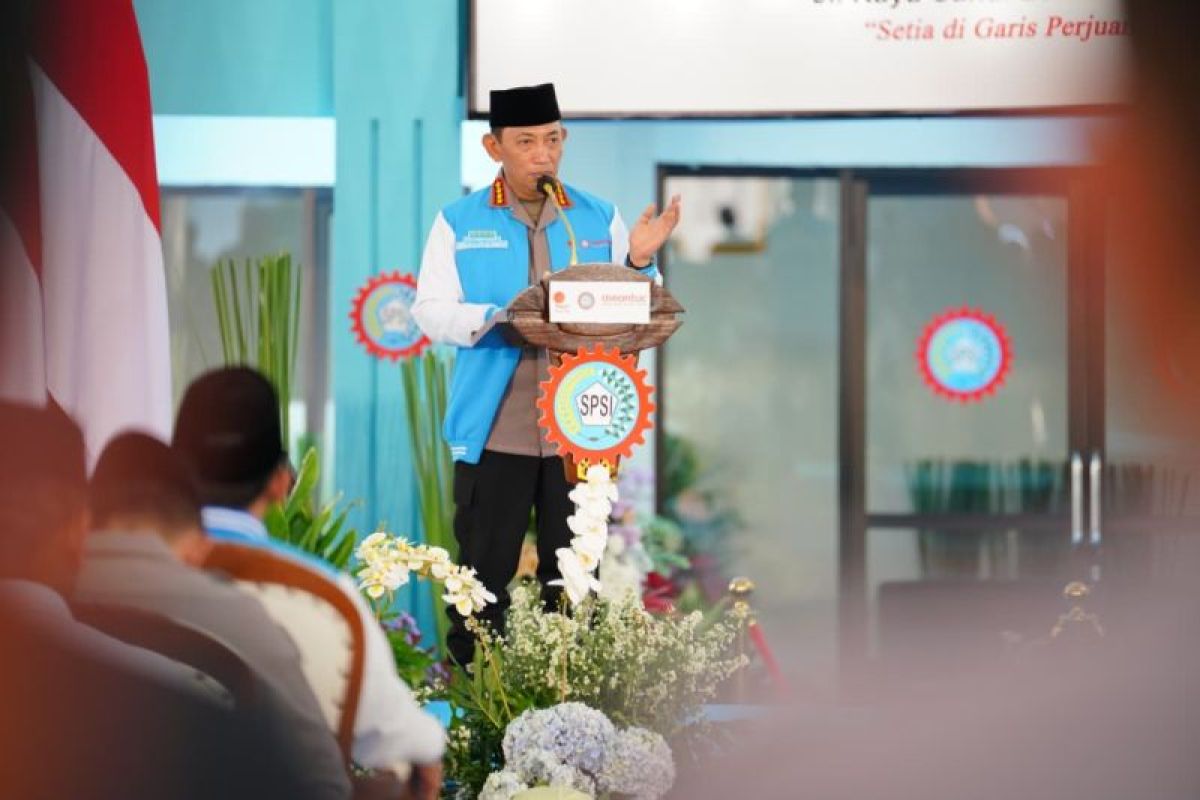 Kapolri ajak buruh di Jatim bersatu dukung upaya perdamaian Presiden
