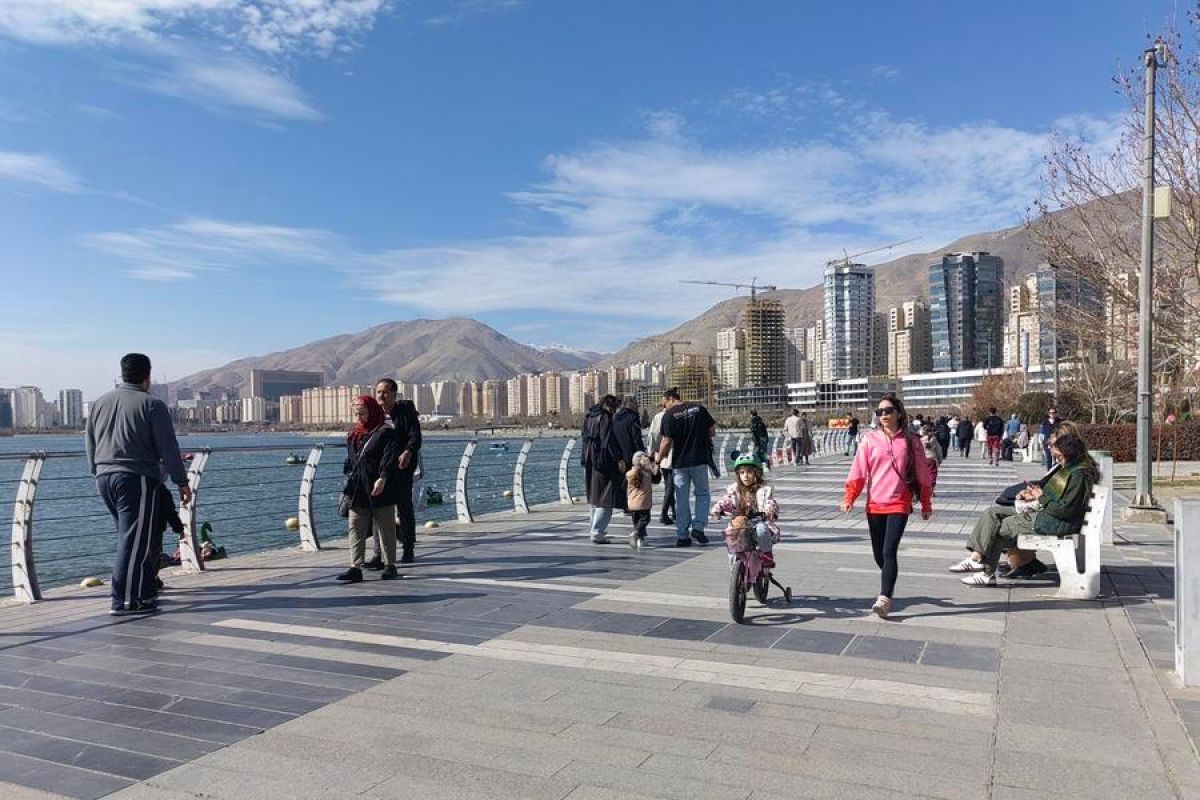 Trump sebut sedang pertimbangkan serangan terbatas terhadap Iran