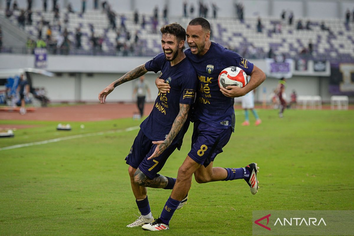 Persita perpanjang penderitaan Madura United dengan kemenangan 4-1