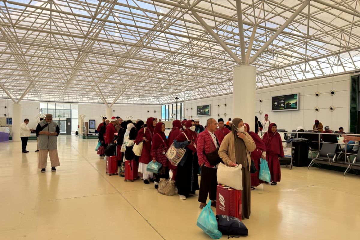 Kemenhaj & KJRI Jeddah dampingi jamaah umrah tertahan di bandara Saudi