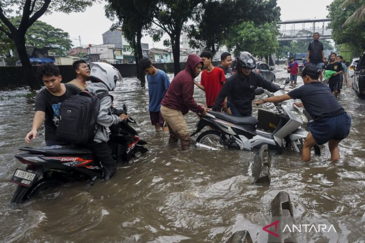 Hujan sangat lebat berpotensi guyur Jakarta hingga 24 Januari 2026