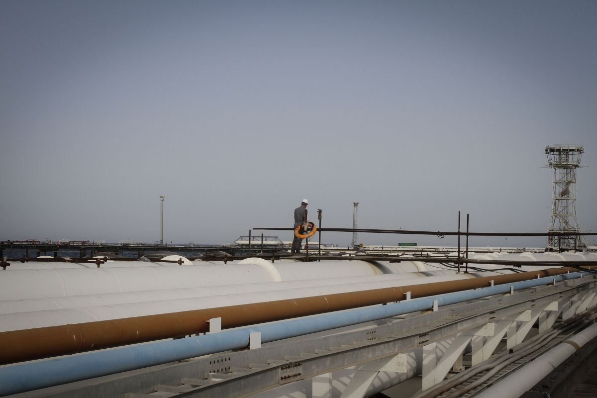 AS jatuhkan sanksi baru yang targetkan penjualan minyak dan senjata Iran