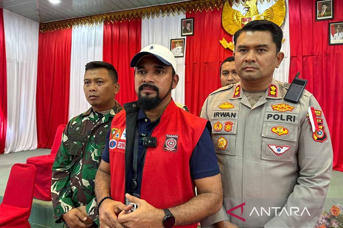 Pemkab Aceh Timur bekali kepala desa dengan alat komunikasi