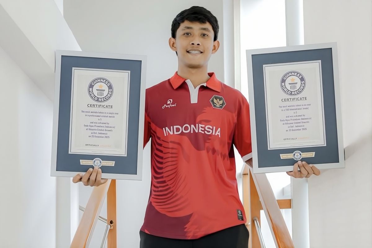 Atlet kriket Agus Priandana terima sertifikat Guinness World Records
