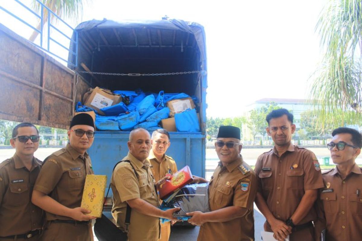 Warga terdampak bencana di Pasaman Barat terima bantuan dari Presiden