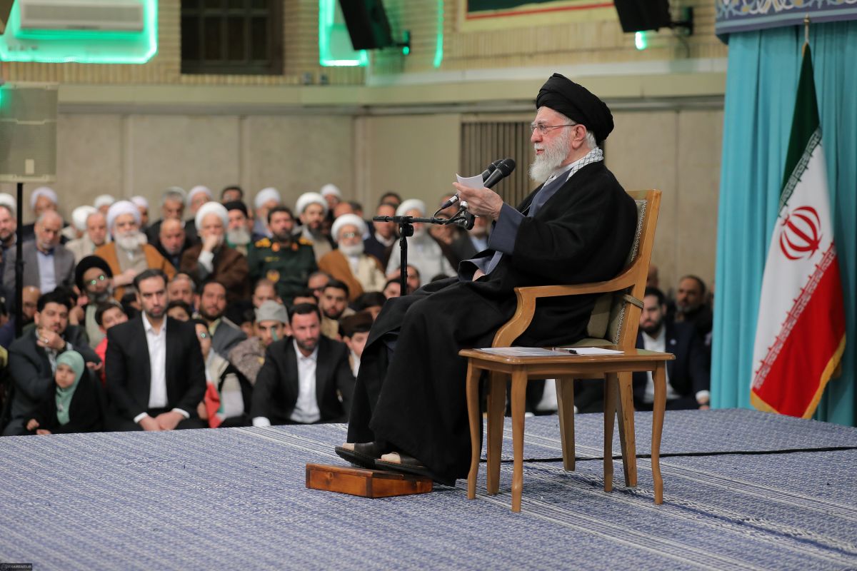 Ali Khamenei peringatkan konflik regional jika AS serang Iran