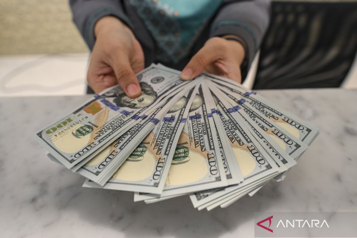 Rupiah menguat seiring data inflasi AS lebih rendah dari perkiraan