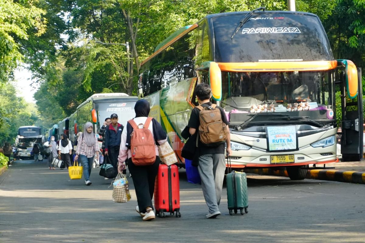 ITS berangkatkan 27 armada bus mudik gratis bagi 1.180 sivitas